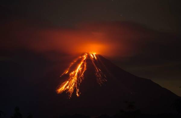 Volcán Popocatépetl en el centro de México emite 185 exhalaciones en 24 horas