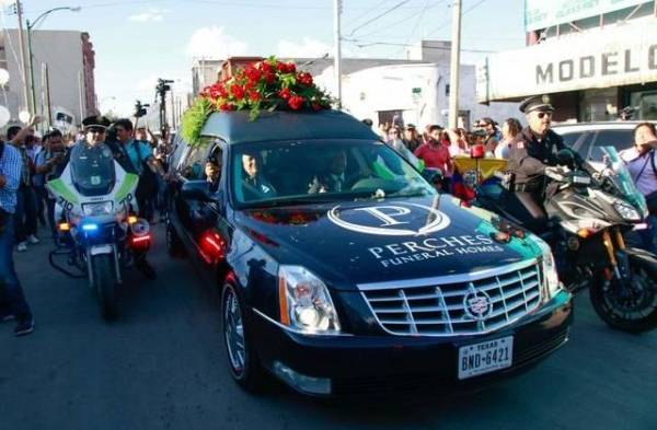 Seguidores de Juan Gabriel esperan sus cenizas en Ciudad de México 