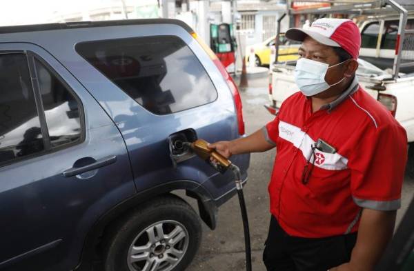 Precios del combustible bajarán desde este viernes