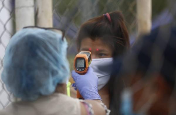 Personal de salud realiza hisopados de casa en casa en Loma Cová, de Arraiján