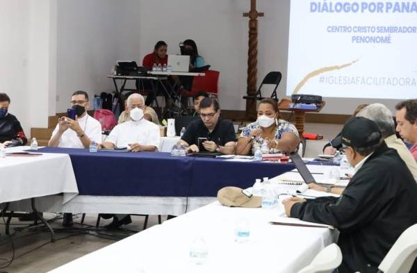 ¿Se agotaron? Iglesia católica no será más mediadora de la mesa del diálogo 