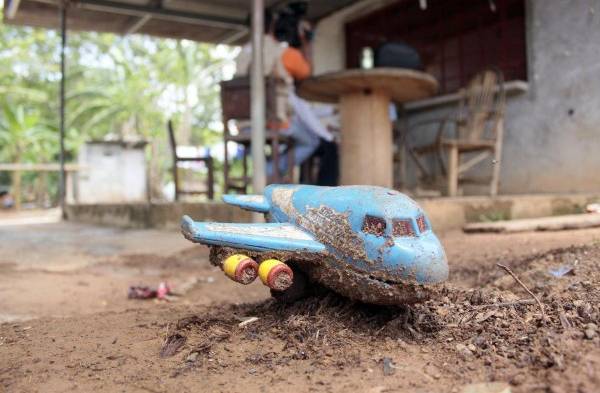 Alimentos, amistades y juguetes no le faltan al pequeño de dos años y 8 meses. Tiene de sobra.