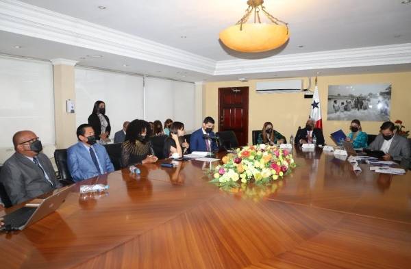 Mingob sustenta informe ante la Asamblea Nacional