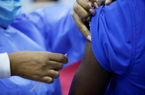 Panamá dice que los funcionarios deben dar ejemplo en la vacunación anticovid