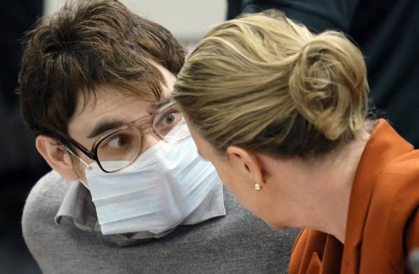 Jurado pide cadena perpetua para autor de la masacre de 17 personas en un colegio de Florida 