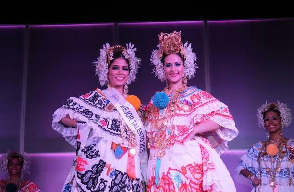 Mary Jane Ortíz de Panamá Oeste recibe la banda como Mejor Talento.