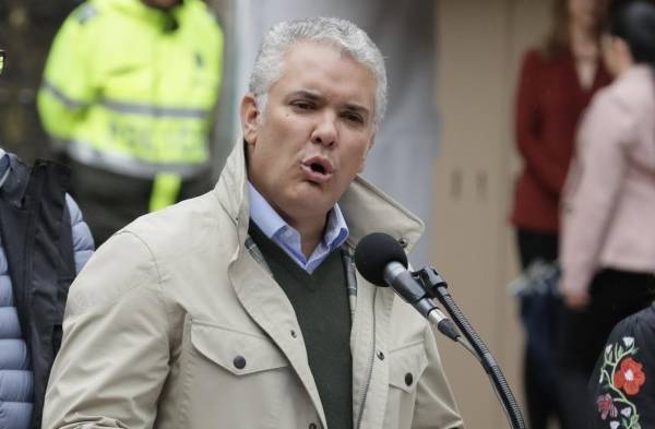 Ordenan cinco días de arresto domiciliario al presidente Iván Duque 