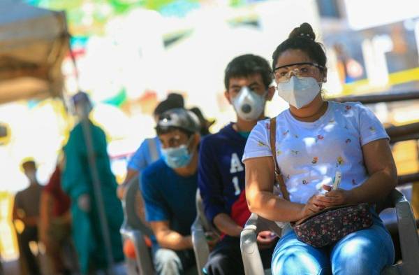 El Salvador anuncia uso voluntario de mascarilla en escuelas y universidades