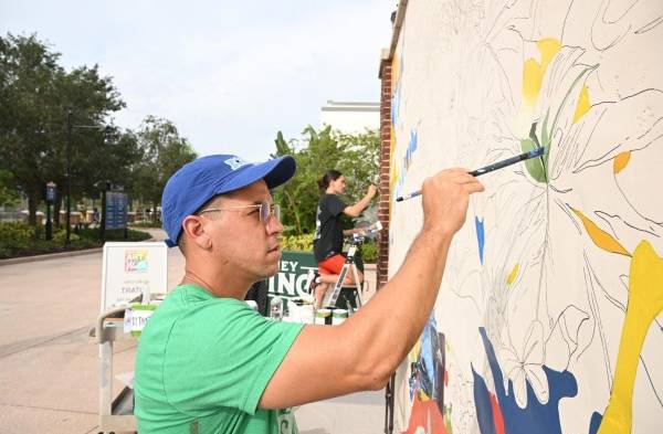 Artistas cubano-estadounidenses celebran en Disney el Mes de la Herencia Hispana