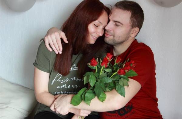 Nadine Lytovchenko con su marido antes de la muerte de éste en el frente.