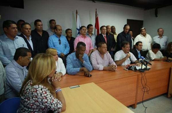 Navarro pidió a los diputados de su bancada, dejar de lado conductas individualistas.