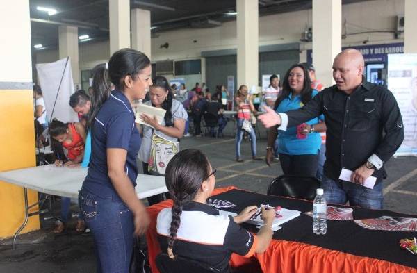 Ofrecieron plazas de trabajo