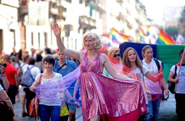 Más de cien mil personas marchan en Chile en el Día del Orgullo Gay 