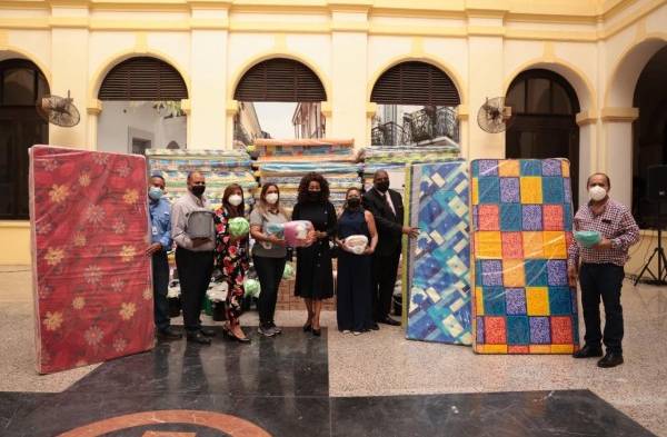 Donan artículos de limpieza y aseo personal para los centros penitenciarios 