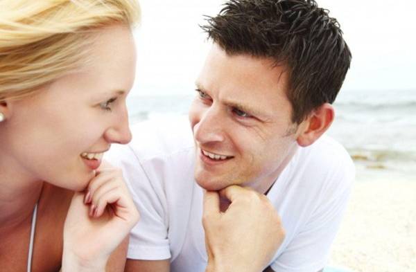 Le coquetea a sus cuñadas