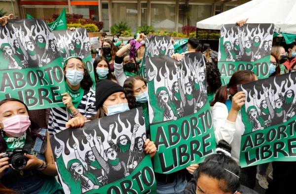 El aborto legal, la bandera de lucha de las mujeres de América Latina en 2022