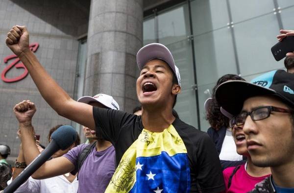 Liberan a 11 detenidos en campamento