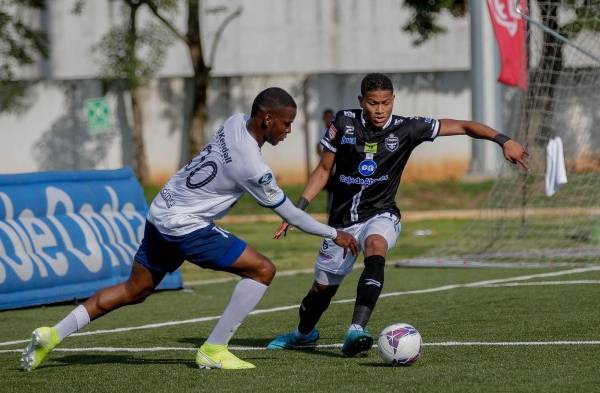 Tauro y Árabe, los dos colosos del fútbol panameño, listos para la acción