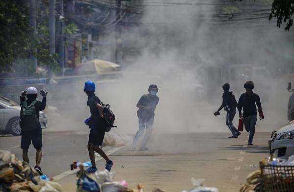 La junta militar golpista de Birmania prosigue la matanza de manifestantes