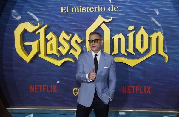 Daniel Craig deslumbra en la premiere de Glass Onion en Madrid