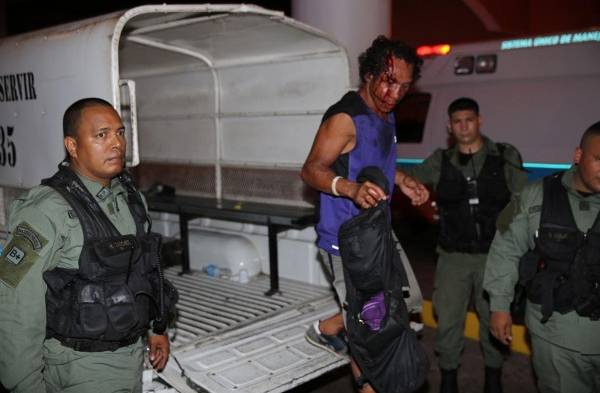 Se negó a pagar y le rompieron la cabeza.