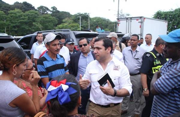 Protestan en las instalaciones del Mercado de Abastos, se oponen a traslado