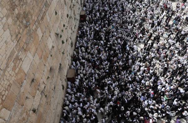 Miles de judíos acuden a la Bendición Sacerdotal en Muro de las Lamentaciones