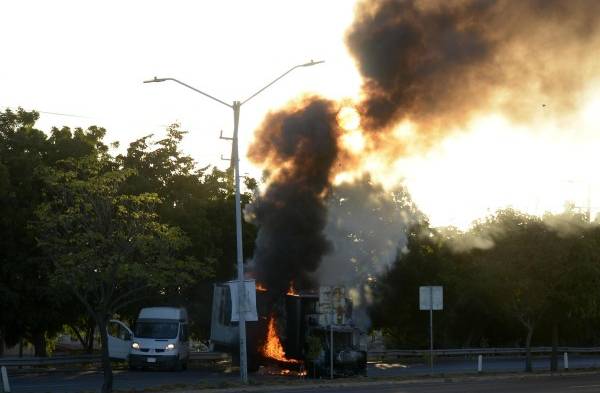 Ataques armados y narcobloqueos en Sinaloa por captura del hijo del 'Chapo' 