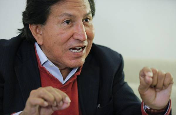 Alejandro Toledo se entrega a la Justicia estadounidense para ser extraditado