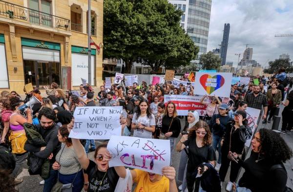 Cientos de mujeres se manifiestan en Beirut pidiendo igualdad de derechos