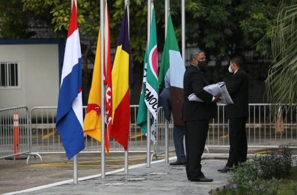 Con estrictas medidas sanitarias, diputados llegan a la Asamblea