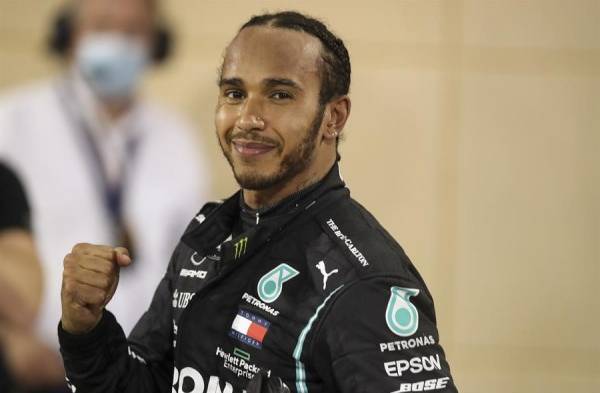 Lewis Hamilton renueva un año con Mercedes