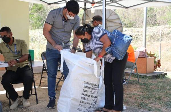 Entregan material sensitivo para los centros de votación de la comarca Ngäbe Buglé