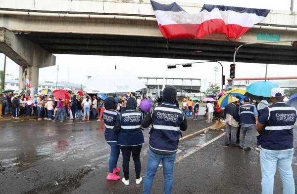 Defensoría pide al gobierno restablecer la paz social