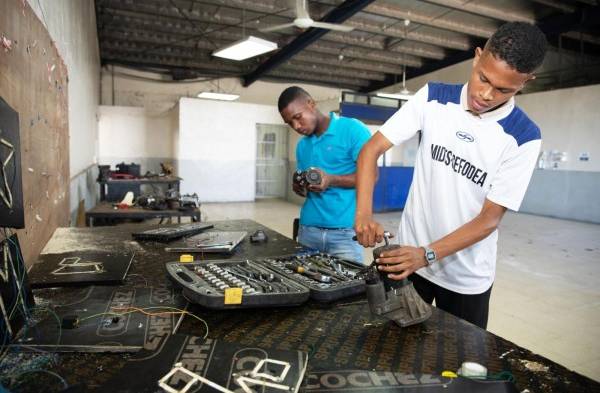 De abandonar la escuela a graduarse con honores