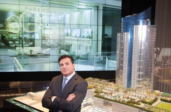 Una animación digital en una torre de 60 pisos celebra Hanukkah en Miami