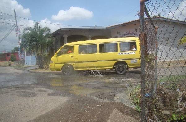 No aguantan hedor de aguas servidas.