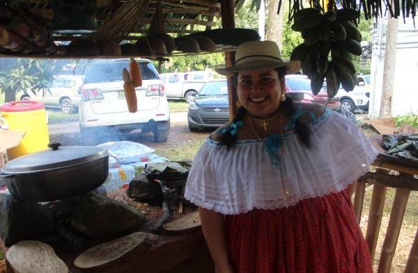Costumbres, bailes y comidas típicas en concurso Mi Ranchito Campesino