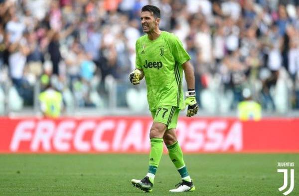 Récord de Buffon y gol de Cristiano en victoria de Juventus