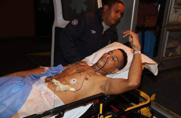 El hombre recibió un tiro en la parte baja del torso.