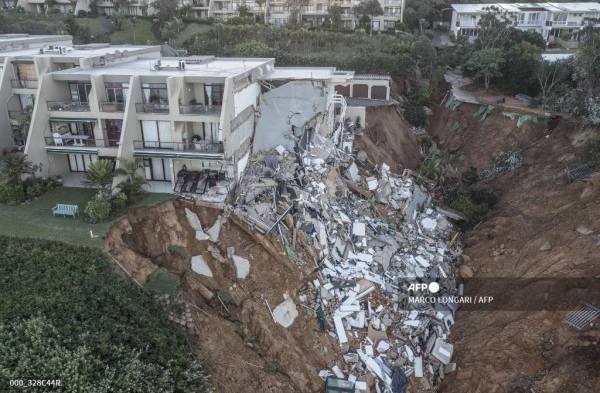 Inundaciones en Sudáfrica dejan casi 350 muertos 