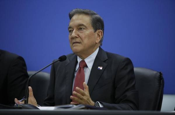 Cortizo pide a los funcionarios municipales que se bajen los sueldos