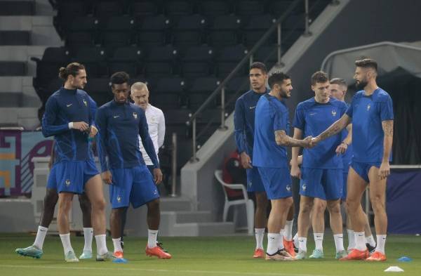 Francia se entrenó al completo en la víspera de la final ante Argentina