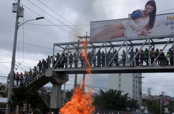 Detenidos, vandalismo y pérdidas millonarias por dos decretos en Honduras