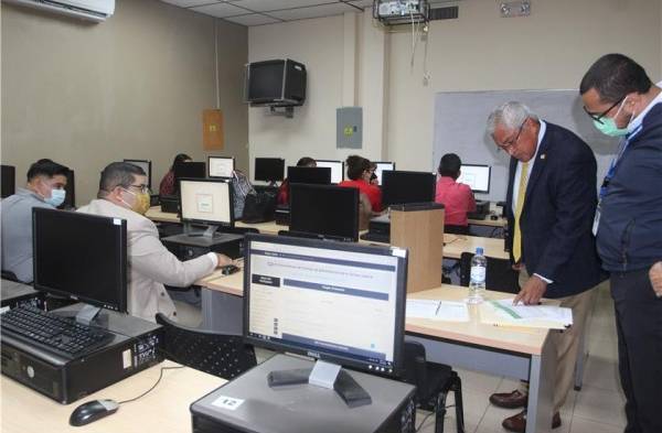 Funcionarios realizan pruebas técnicas para optar por un puesto dentro de la carrera judicial