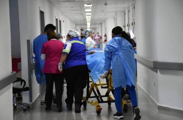 Hospital de David saturado tras accidente de bus con migrantes; declaran alerta