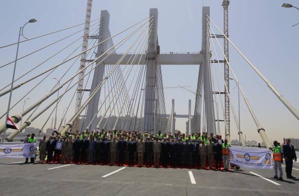 Egipto inaugura el puente más ancho del mundo con la efigie de Al Sis