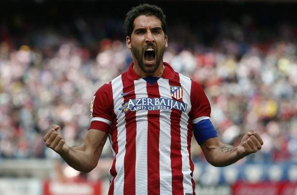 Raúl García celebra el gol del triunfo del Atlético Madrid, por ahora, puntero de la Liga Española.