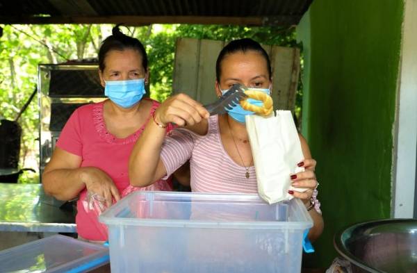 Emprenden una panadería comunitaria. ¿Será la competencia del 'pan de la arena'?