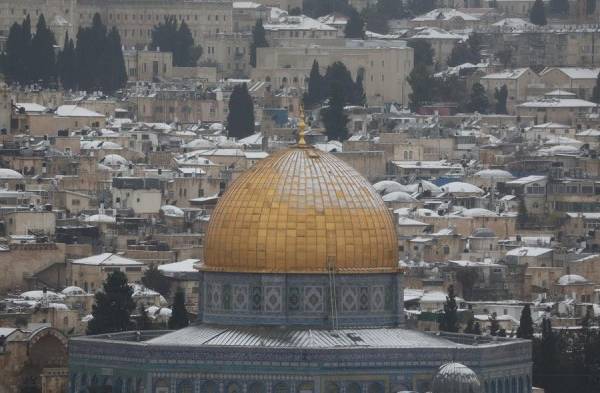 La primera nevada en seis años cubre de blanco Jerusalén
